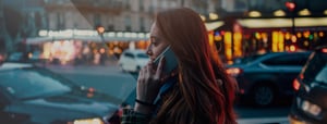 vrouw-met-telefoon