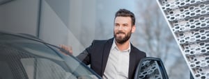 man-met-auto